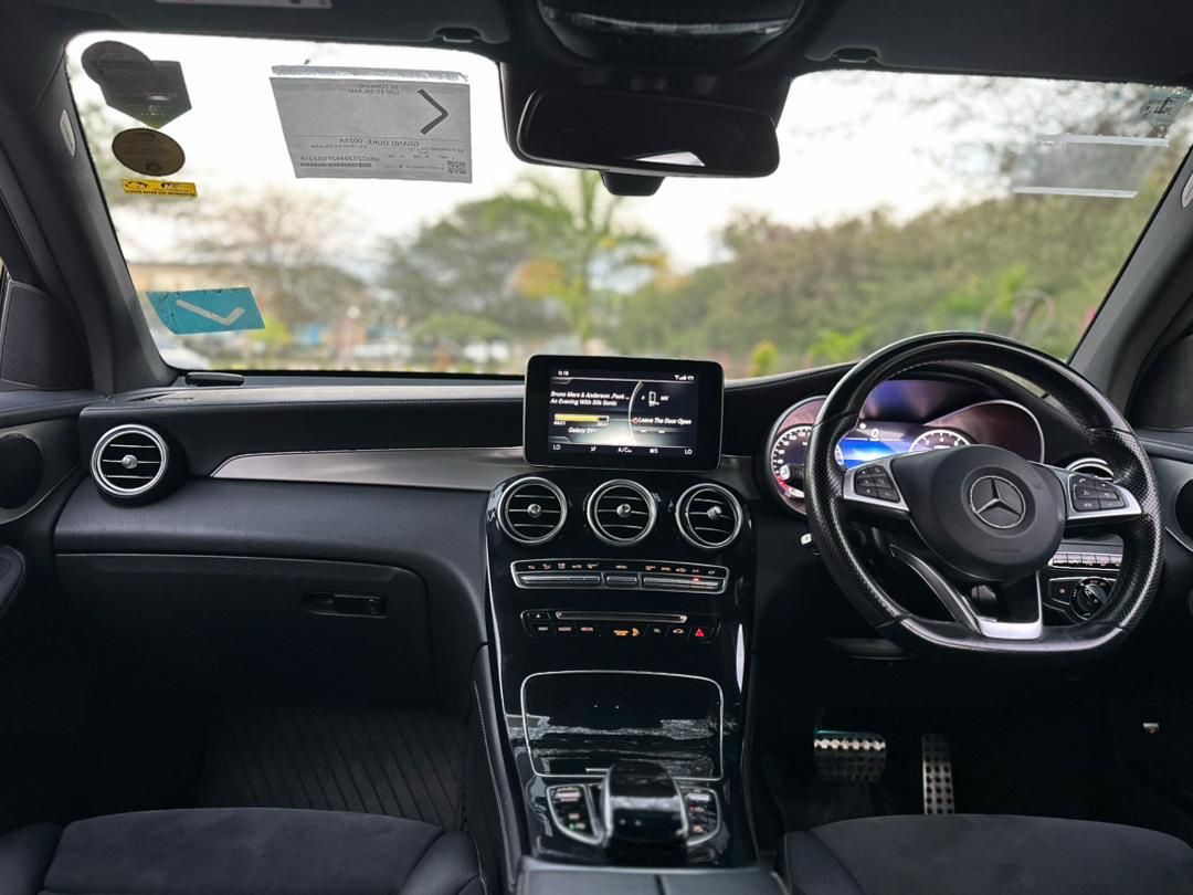 Mercedes Benz thumbnail 4